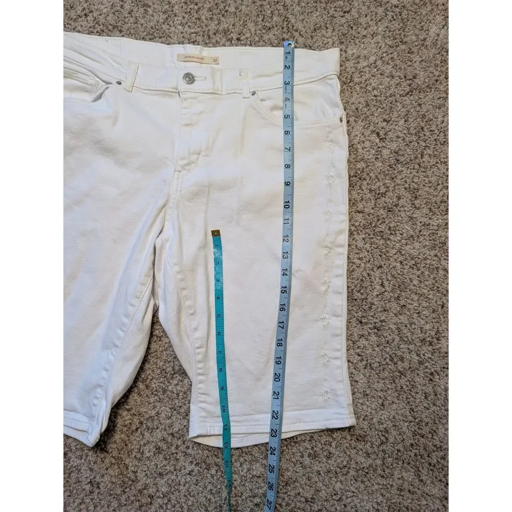 LEVI'S women's White denim Bermuda jean shorts, size 32/14. Embroidered; Classic - Picture 6 of 9